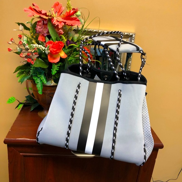 SOLD Ⓜ️ NWT Neoprene Purse & Pouch - Picture 5 of 15